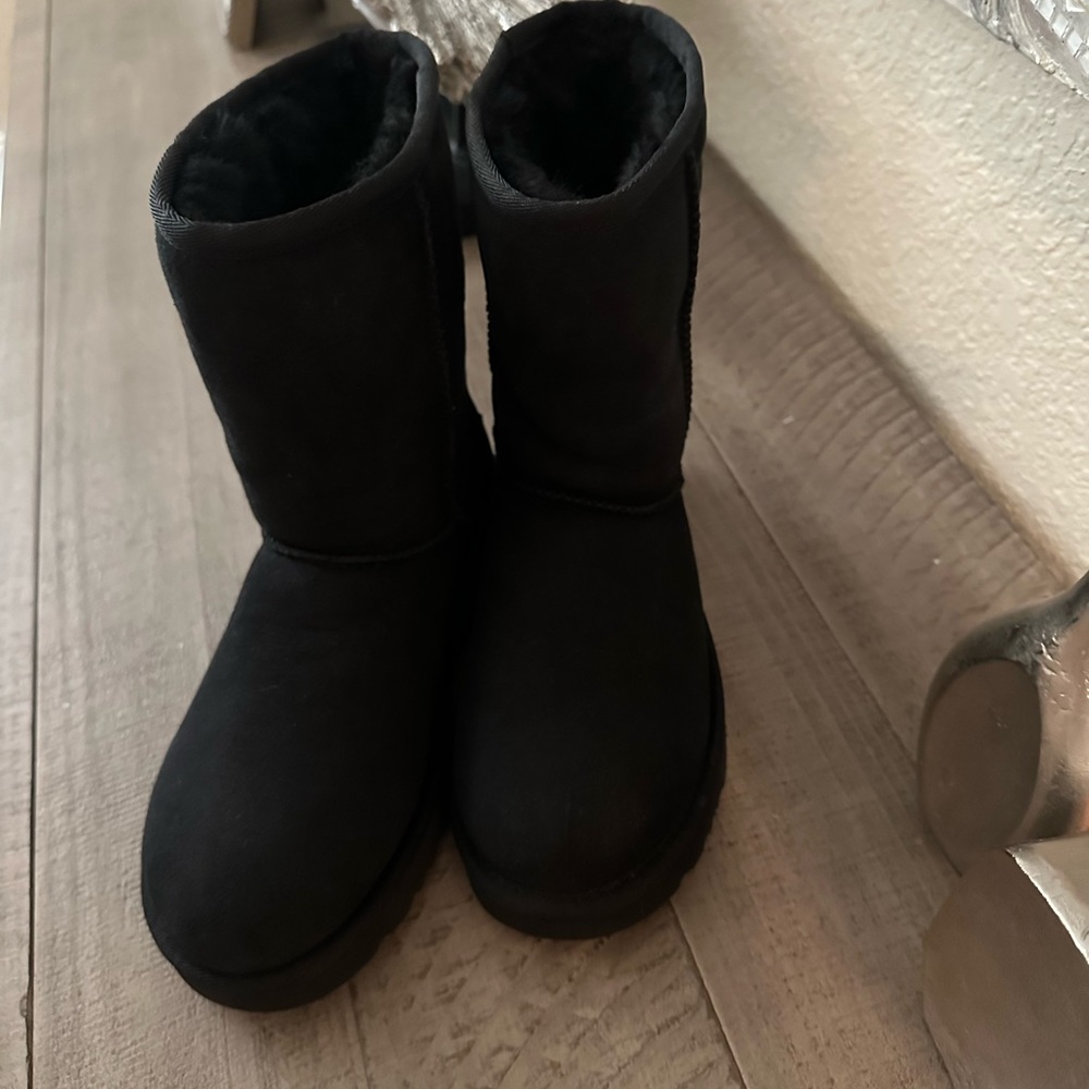 Ugg boots women sz 6 new